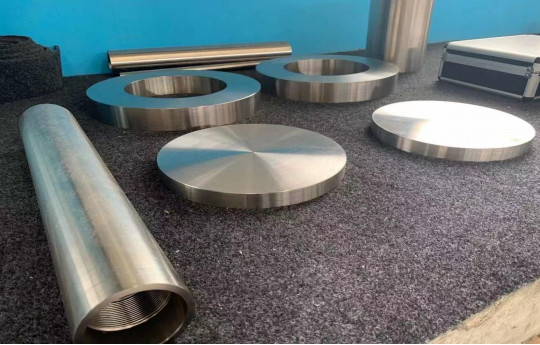 99.9% Pure Zirconium Grade 702 Tubes And Plates With Hex Head Or Flange Customizable Size And Shape